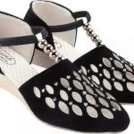 Black_Solid_Sandals_For_Women_image_1.jpg