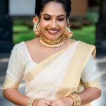 Kasavu_Cotton_Blend_White_Saree_With_Blouse_image_1.jpg