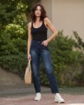 buda_jeans_co_blue_women_lightly_washed_barrel_fit_jeans-2.jpg