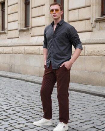 Men Mid-Rise Relaxed Fit Pleated Trousers
