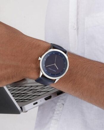 Men Round-Dial Analogue Watch