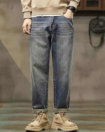 Men Lightly Washed Relaxed Fit Jeans